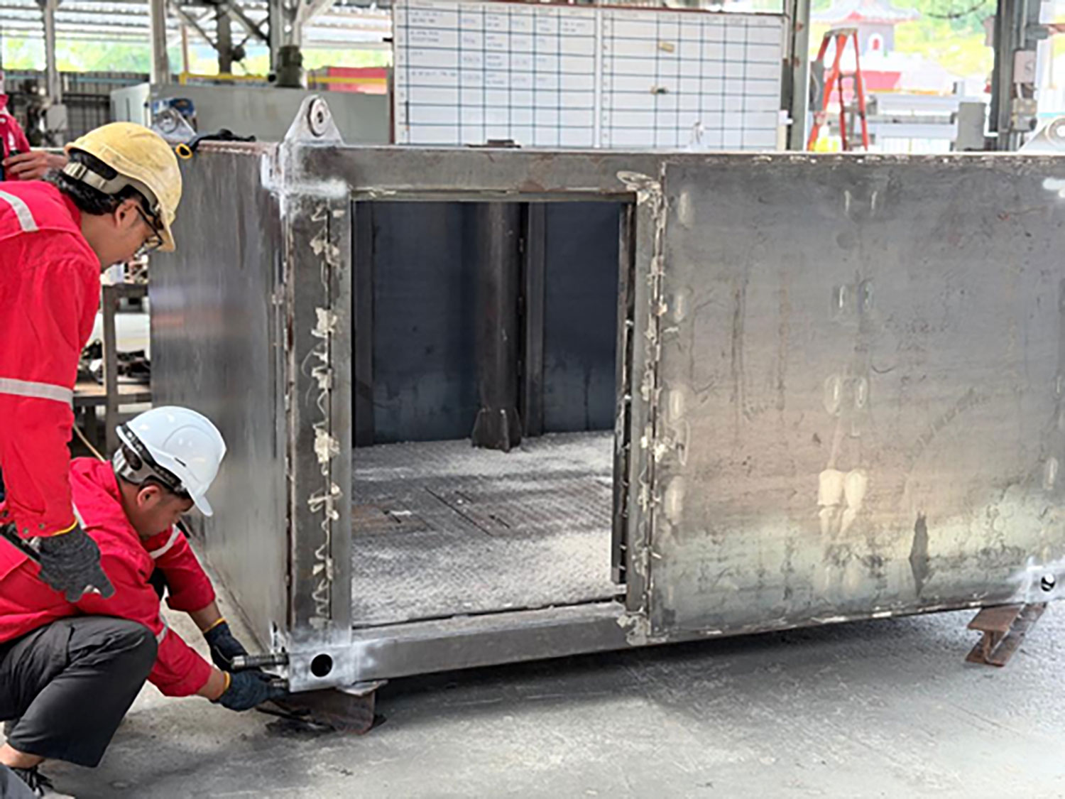 DE Skid Case 2 – Design, Fabrication & Assembly of Steel Equipment Enclosure